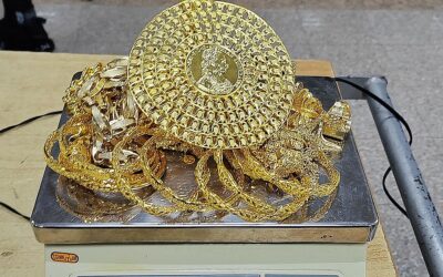 Milliós ékszereket próbáltak átcsempészni egy hátizsákban (Fotó)