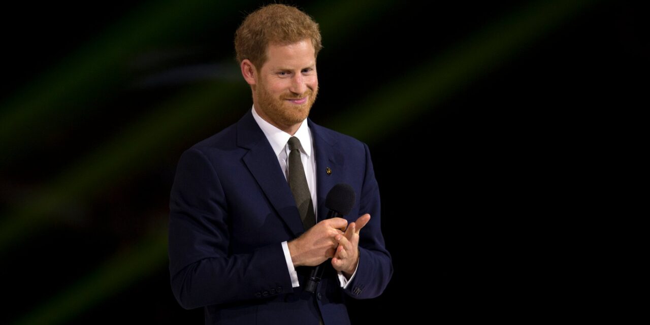 Harry herceg hazautazott az USA-ból, hogy meglátogassa a rákbeteg III. Károly királyt