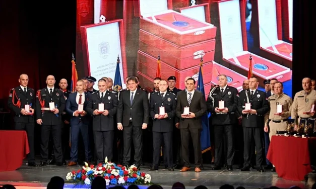 Gašić kitüntette a szabadkai rendőrfőnököt és két határrendőrt