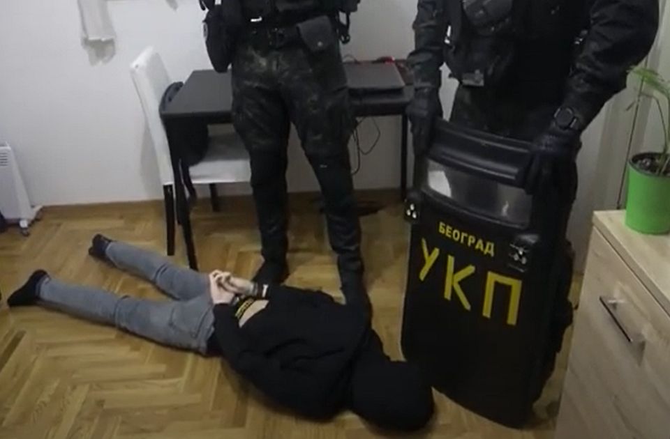 Így tartóztatták le az amerikai biztonsági szolgálatokat fenyegető belgrádi férfit (Videóval)