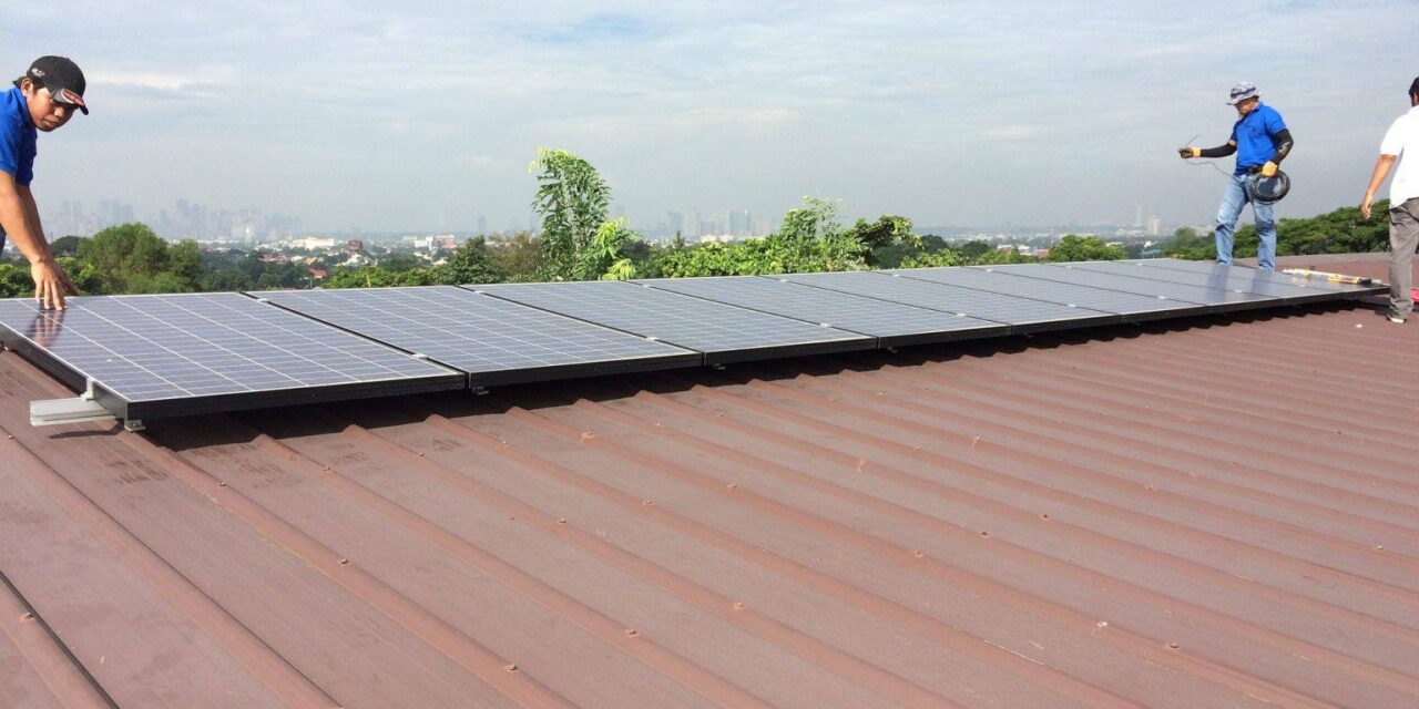 A napelem rendszer karbantartása: hogyan és mikor kell tisztítani?