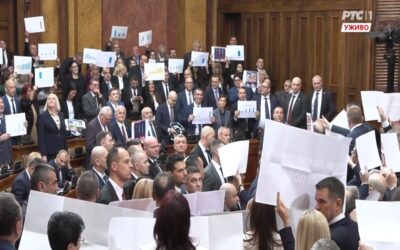 Feszültség a Szerb Parlament alakuló ülésén