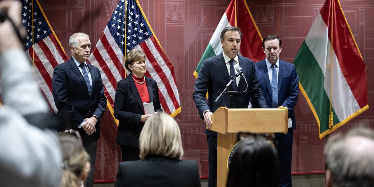 Orbánék nem akartak szóba állni az amerikai szenátorokkal