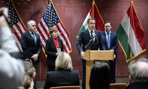 Orbánék nem akartak szóba állni az amerikai szenátorokkal