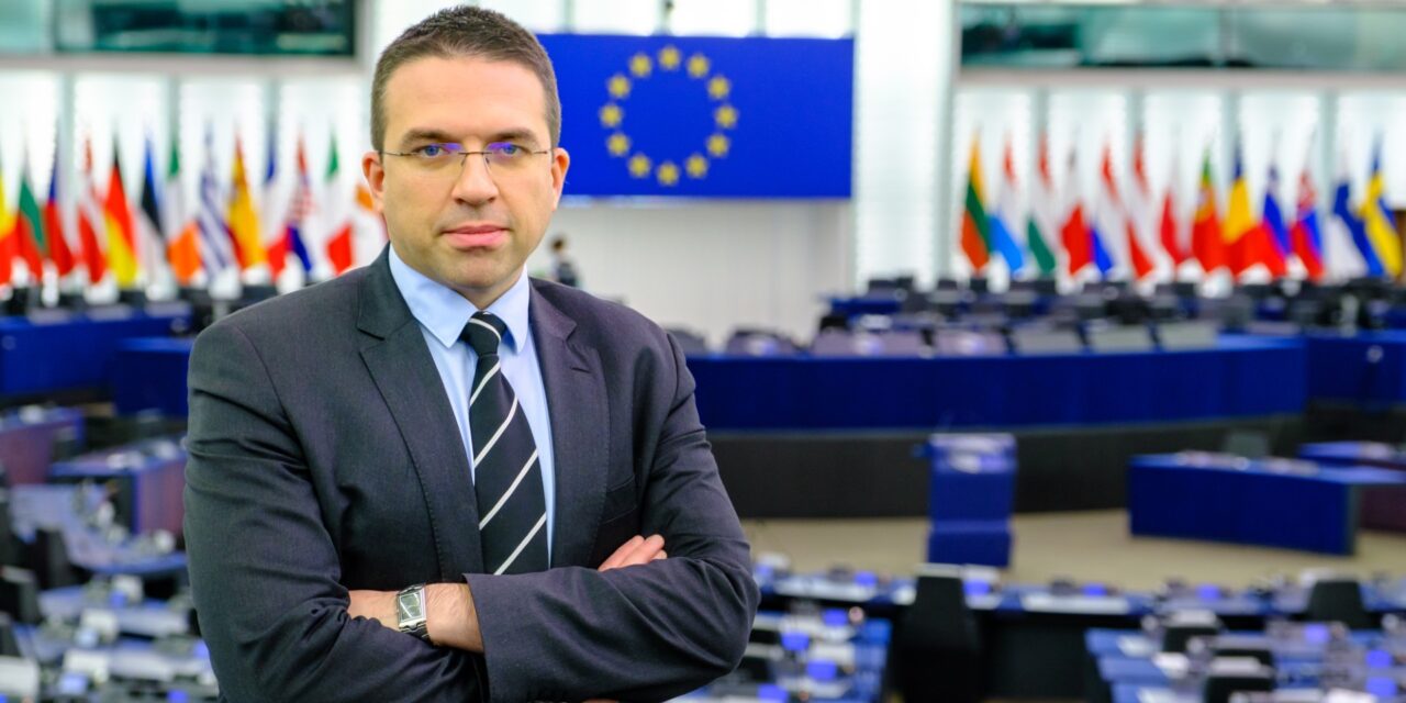 Horvát EP képviselő: A határozattal éles kritikát fogalmaztunk meg Szerbia számára