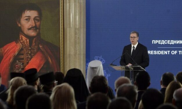 Vajdasági magyarokat is kitüntetett Aleksandar Vučić