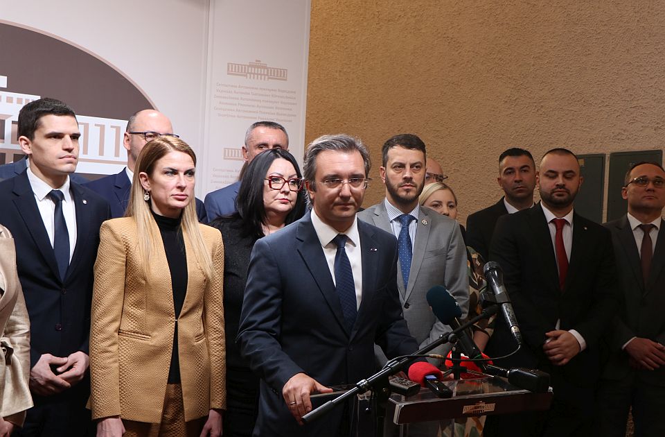 <span class="entry-title-primary">Még nem tudni, ki lehet majd a tartományi parlament elnöke</span> <span class="entry-subtitle">Zobenica: Az ellenzék azt sem fogadja el, ami jár neki</span>