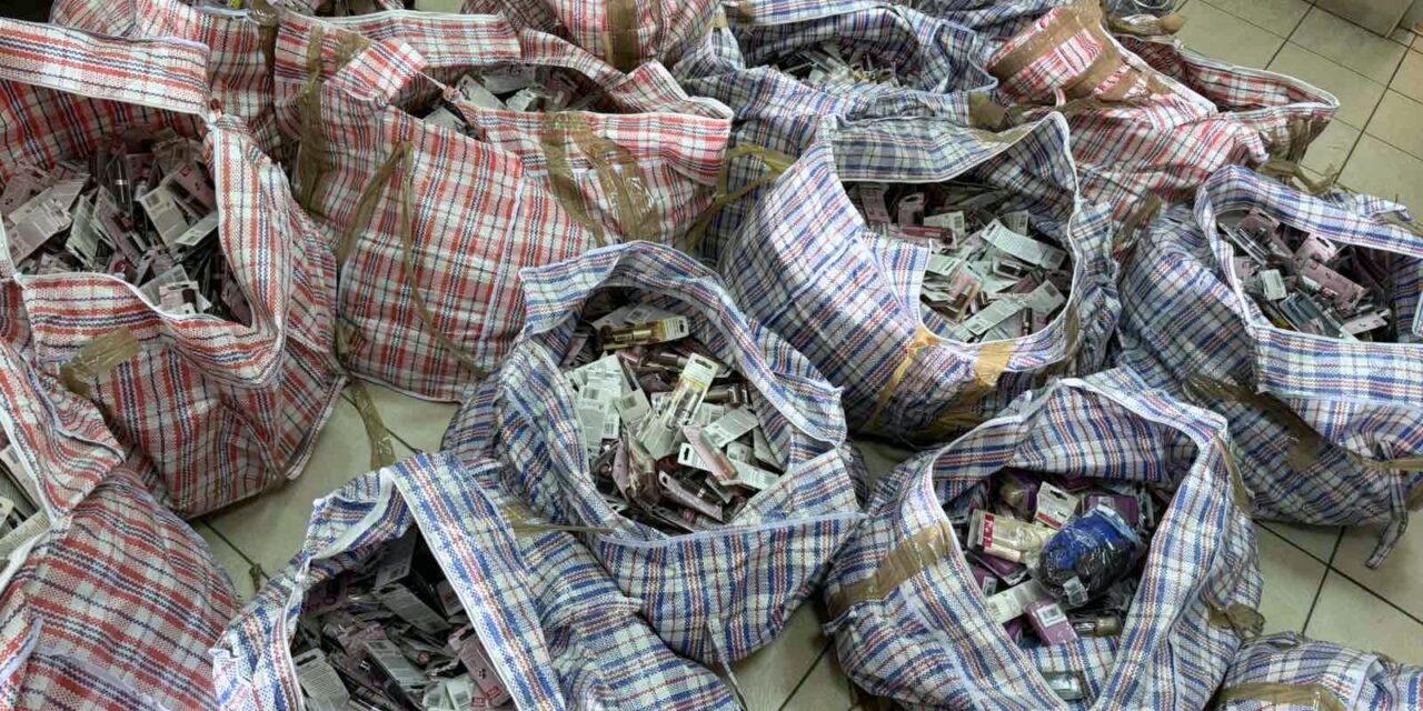 Irdatlan mennyiségű kozmetikai cikket próbáltak meg az országba csempészni Kelebián (Fotók)