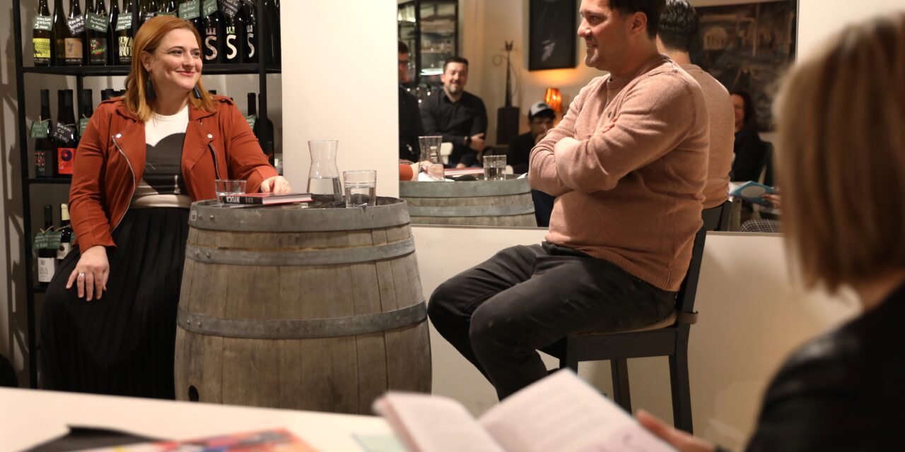 <span class="entry-title-primary">„Legyen egy jó témád és traumáid, amiket cipelsz”</span> <span class="entry-subtitle">Kollár Árpáddal a Magyar Széppróza Napja alkalmából beszélgettünk</span>