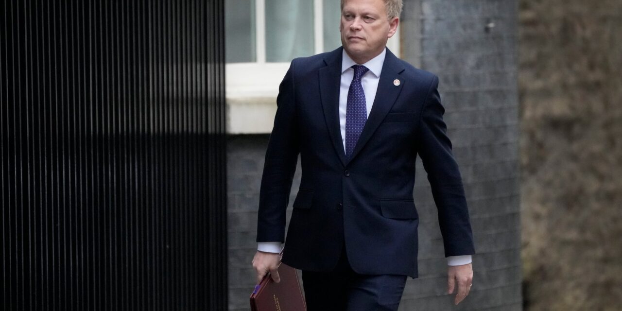 A brit védelmi miniszter szerint a NATO megállíthatja Oroszországot