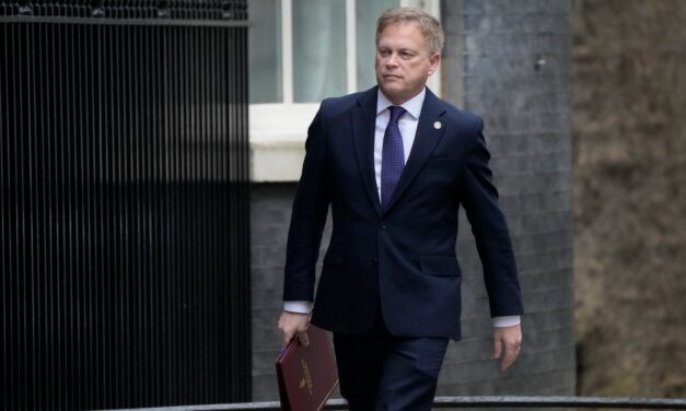 A brit védelmi miniszter szerint a NATO megállíthatja Oroszországot