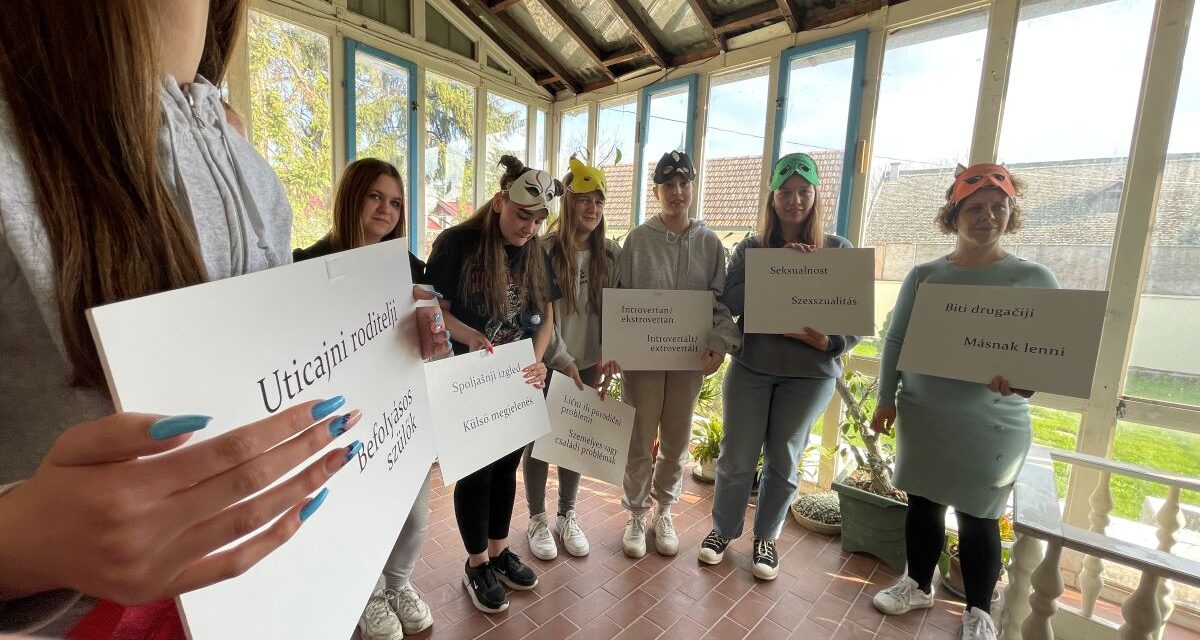 <span class="entry-title-primary">Szabadkai realitás: a szerb fiatalok szerint a magyarok, a magyarok szerint a szerbek jelentik a legnagyobb problémát</span> <span class="entry-subtitle">A Klara i Rosa Egyesület próbálja lebontani a falakat a fiatalok között</span>