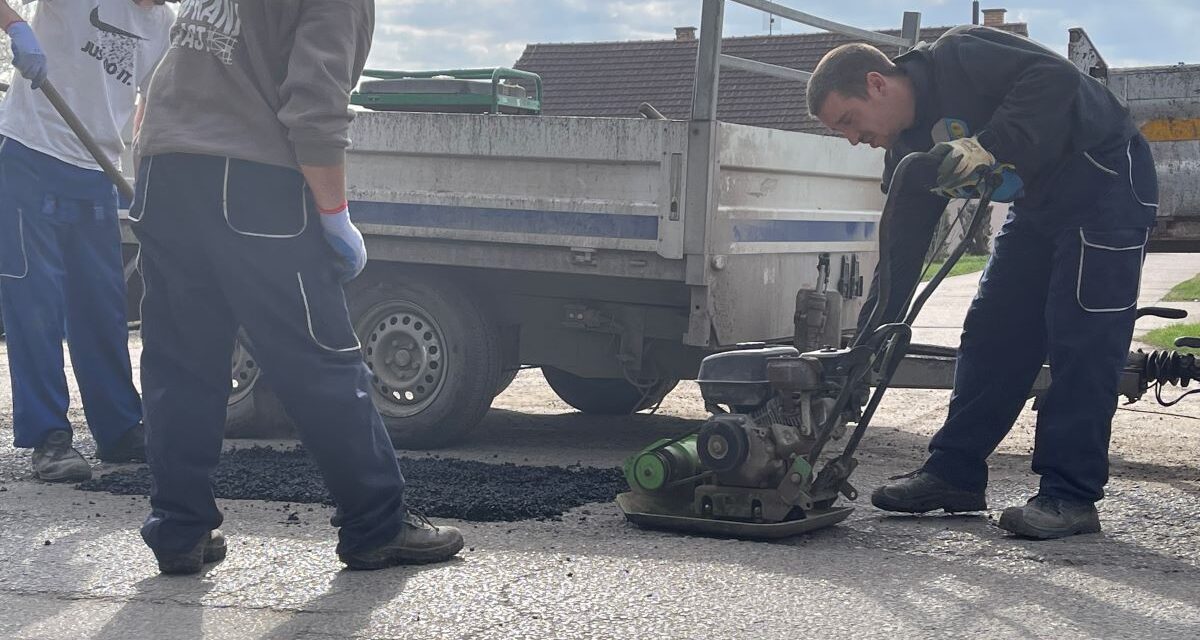 Útjavítókat vadásztunk – betömték a kátyúkat Szabadkán a Bajai úton