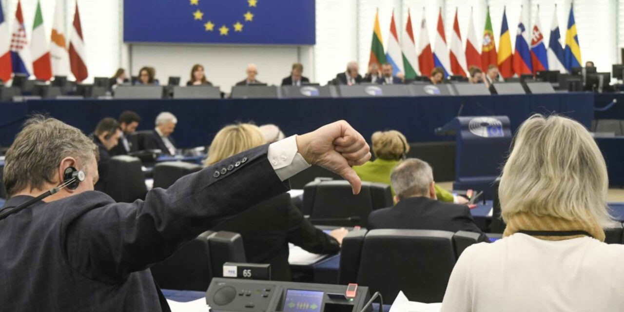 <span class="entry-title-primary">Kegyeletlenek, tartózkodók, megfutamodók</span> <span class="entry-subtitle">A Fidesz dicstelen, európaiatlan magatartása Alekszej Navalnij halála nyomán</span>