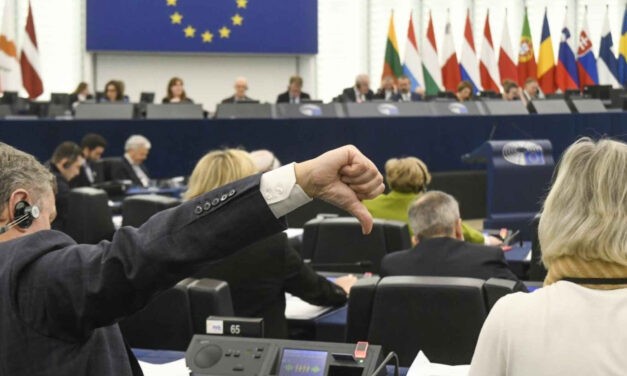 Kegyeletlenek, tartózkodók, megfutamodók