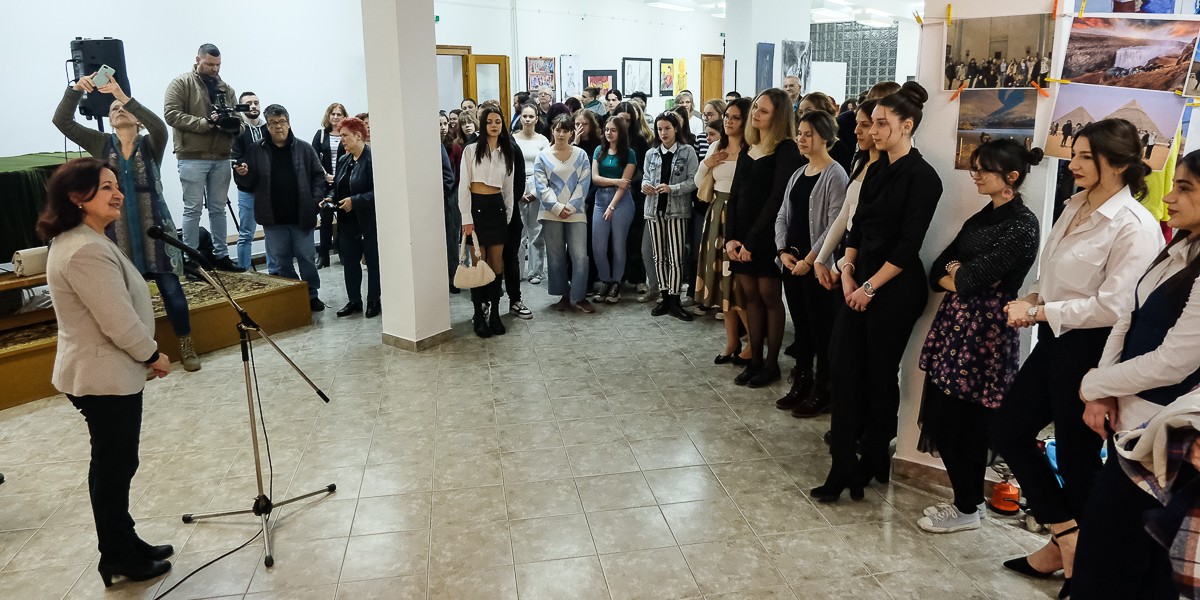 Bolyaisok alkotásaiból nyílt érettségi kiállítás (Fotógaléria)