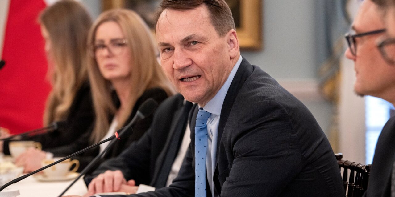 A lengyel külügyminiszter szerint a NATO-katonák már Ukrajnában vannak