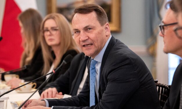 A lengyel külügyminiszter szerint a NATO-katonák már Ukrajnában vannak