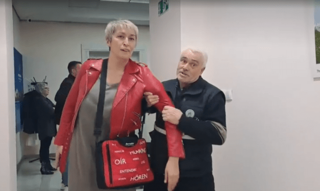 <span class="entry-title-primary">Kidobták az újságírónőt</span> <span class="entry-subtitle">Az eset Inđiján történt</span>