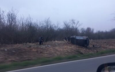 Zombor és Apatin között is felborult egy autó