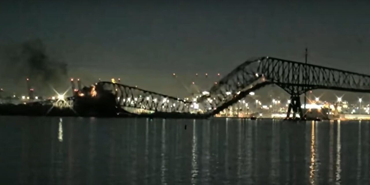 Összeomlott az egyik legforgalmasabb amerikai híd, húsz ember eltűnt (Videó)