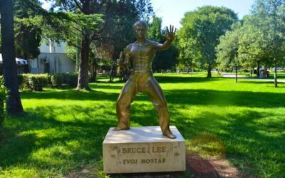 Darabokban került elő Bruce Lee szobra