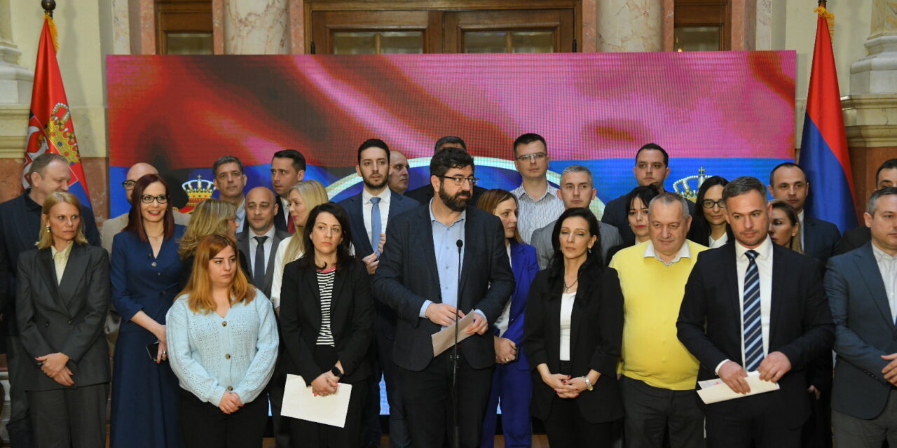 Átmeneti kormányt és két minisztériumot követel magának az ellenzék