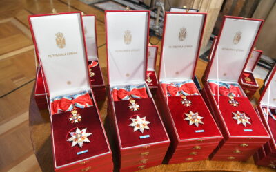 Negyvenháromezer érdemrendet loptak el egy kormányépületből