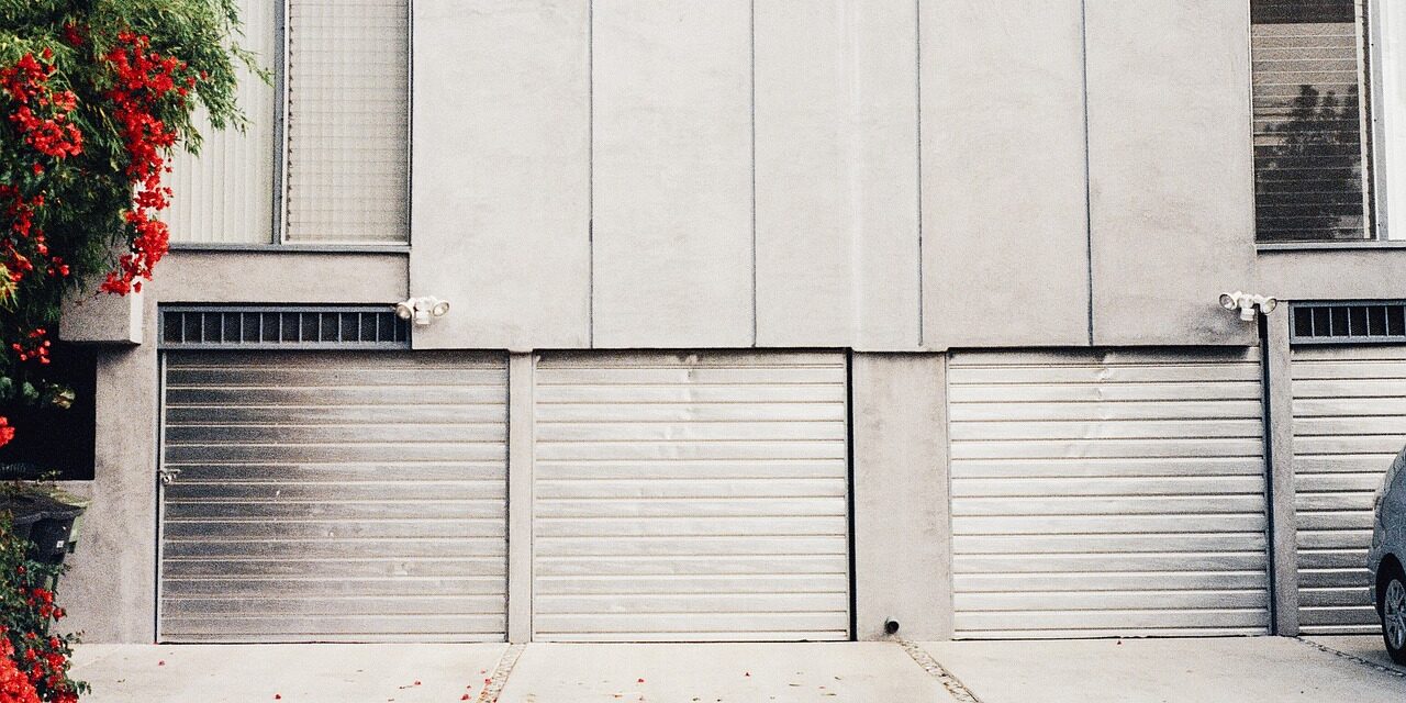 Tizenhat tonna fűtőanyagot találtak a rendőrök egy bérelt garázsban
