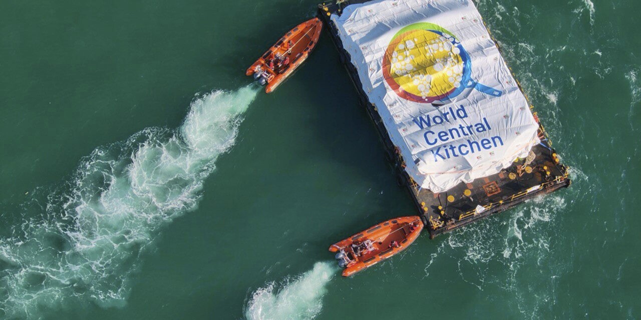 Megérkeztek az első tengeri és légi segélyszállítmányok a Gázai övezetbe