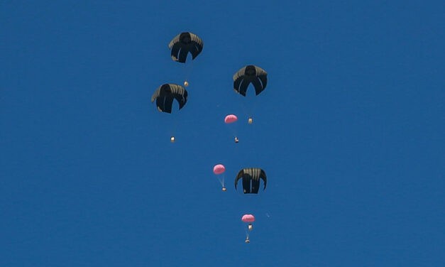 Több embert agyonütött a Gázai övezetben ledobott amerikai légisegély
