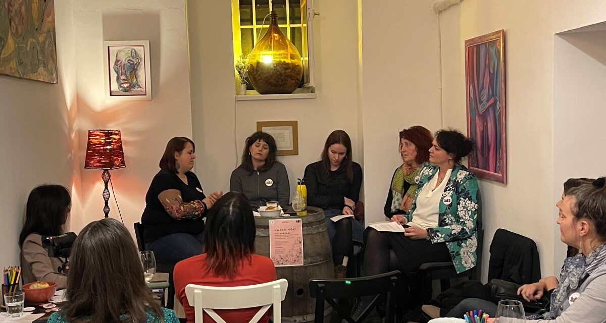 <span class="entry-title-primary">Női szexshop, láthatatlan munka, prostitúció, menstruáció – Tabukat döntögettünk</span> <span class="entry-subtitle">Egy éves a Hajrá nők! podcastunk </span>