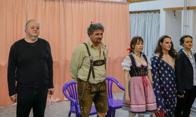 Kétszer volt, hol nem van…