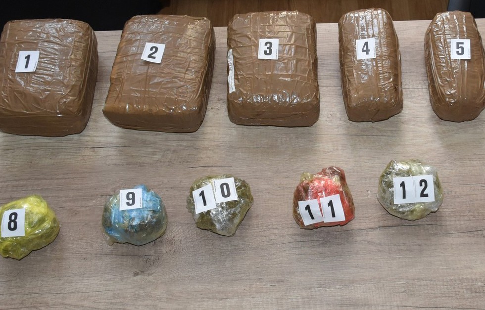 Öt kiló fűvel bukott le egy kúlai férfi (Fotók)