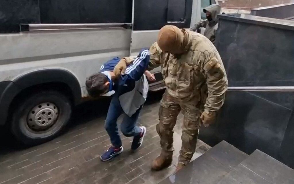 <span class="entry-title-primary">Levághatták a fülét a moszkvai merénylet egyik vádlottjának</span> <span class="entry-subtitle">Terrorcselekmény elkövetésével vádolják a moszkvai merénylőket</span>