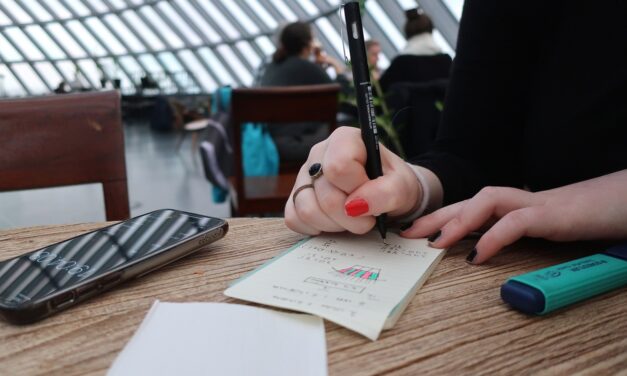 A foglalkoztatottak többsége férfi, az álláskeresők többsége pedig nő