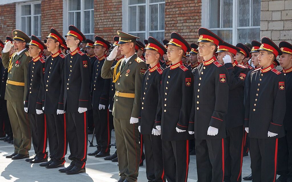 Az orosz középiskolásoknak már azt tanítják, hogy Ukrajna és a NATO akarta megtámadni Oroszországot