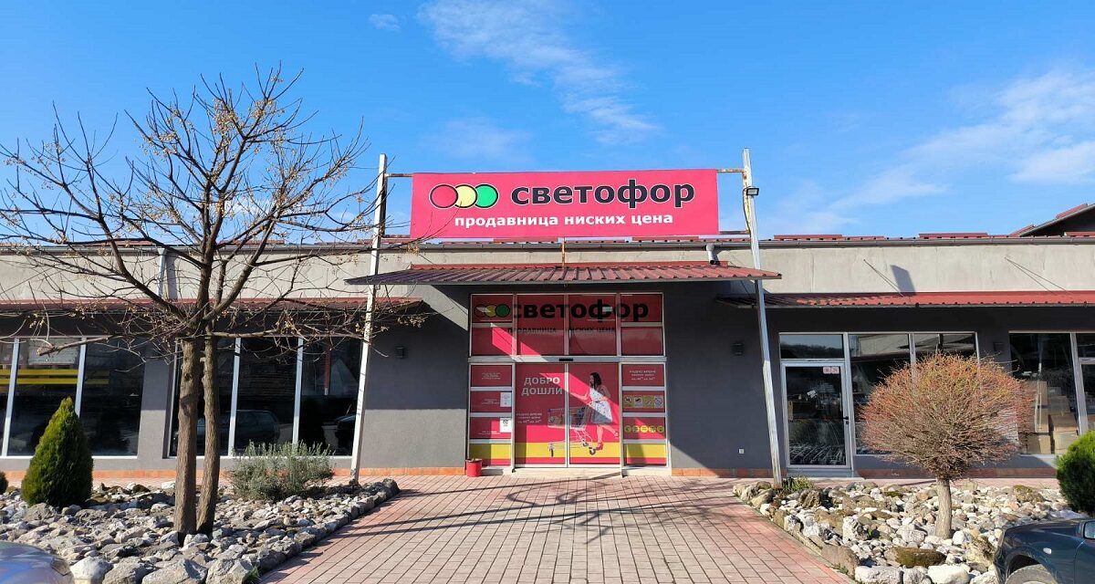 Zentára is jönne az olcsó árut kínáló Szvetofor