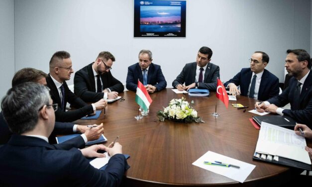 Szijjártó Péter: Április elsejével indul a török-magyar földgázszállítás