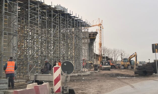 Negyven alvállalkozóval dolgozott a Starting, mert nem volt megfelelő kapacitása a gyorsvasút építéséhez