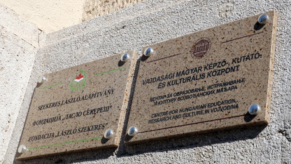 <span class="entry-title-primary">A VM4K megszüntetése – A Lovas-éra vége?</span> <span class="entry-subtitle">Megszűnt a Vajdasági Magyar Képző-, Kutató- és Kulturális Központ, de valójában Lovas Ildikó befolyását szüntette meg a Vajdasági Magyar Szövetség</span>