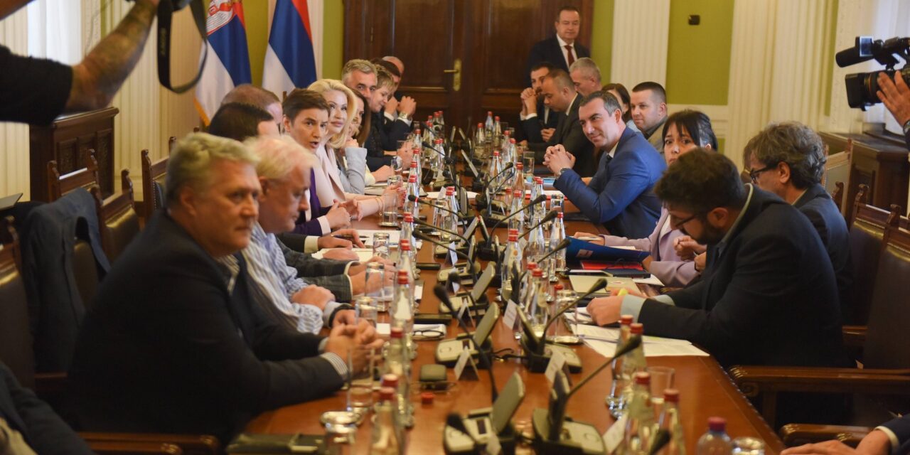 Az ellenzék nincs megelégedve a közmédiumok működéséről folytatott vitával