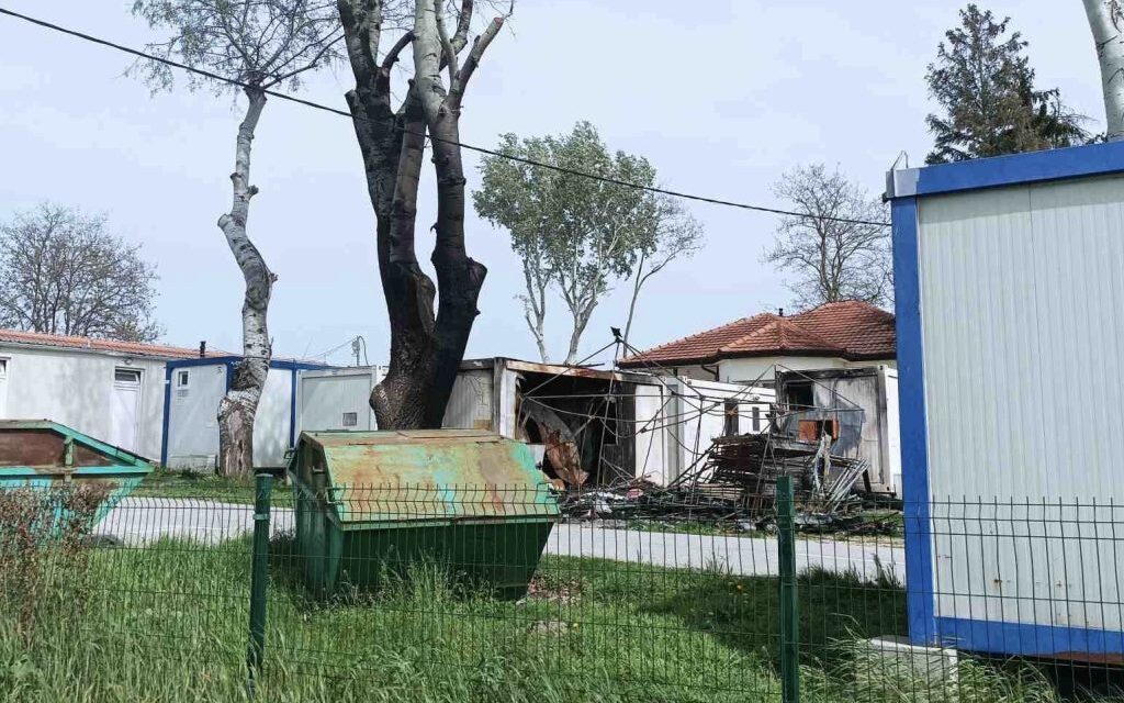 A szabadkai befogadóközpontban kiégett két raktárépület