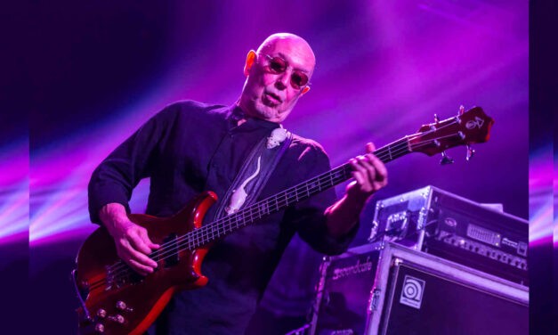 <span class="entry-title-primary">„Egy mély folyó” a Dire Straits egykori frontemberétől</span> <span class="entry-subtitle">Új korongot adott ki Mark Knopfler, akinek anno túl sok lett a nagyságból: One Deep River – Kubát Gábor rock-jegyzetei (5.)</span>