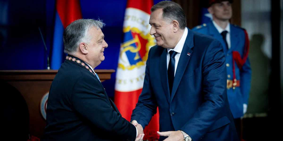 <span class="entry-title-primary">Díszes társaságban Banja Lukában</span> <span class="entry-subtitle">Orbán Viktor végigsétált Banja Lukában, megvédte a szakadárokat és a Republika srpska leggyalázatosabbjainak a nyomdokaiba léphetett</span>