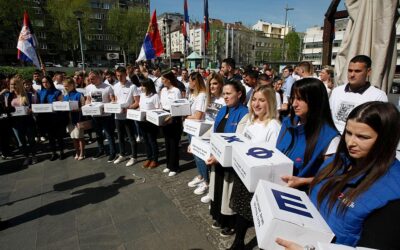 Kihirdették a haladók-radikálisok-véemeszesek belgrádi listáját