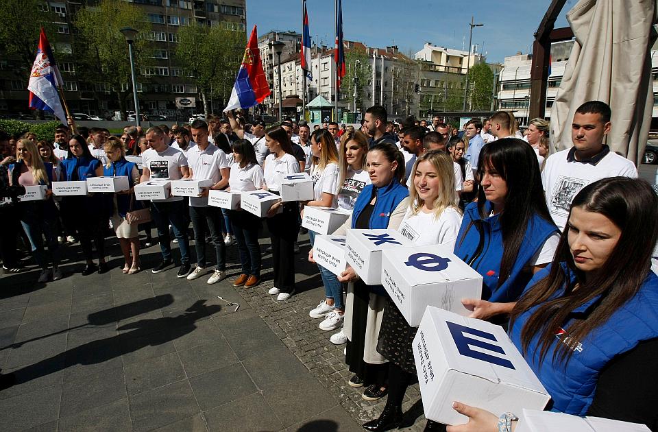 Kihirdették a haladók-radikálisok-véemeszesek belgrádi listáját