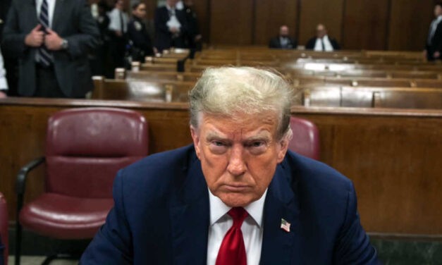 A pornószínésznő lefizetése miatti büntetőügyben nem jár mentelmi jog Trumpnak