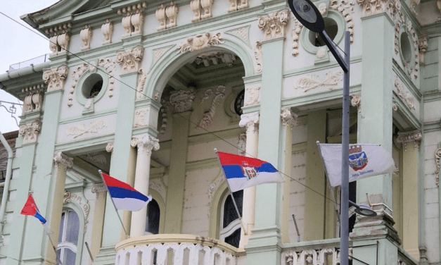 Hová tűnt a vajdasági zászló a nagybecskereki városházáról?