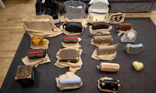 Autóval tolatva törték be a luxusüzlet kirakatát